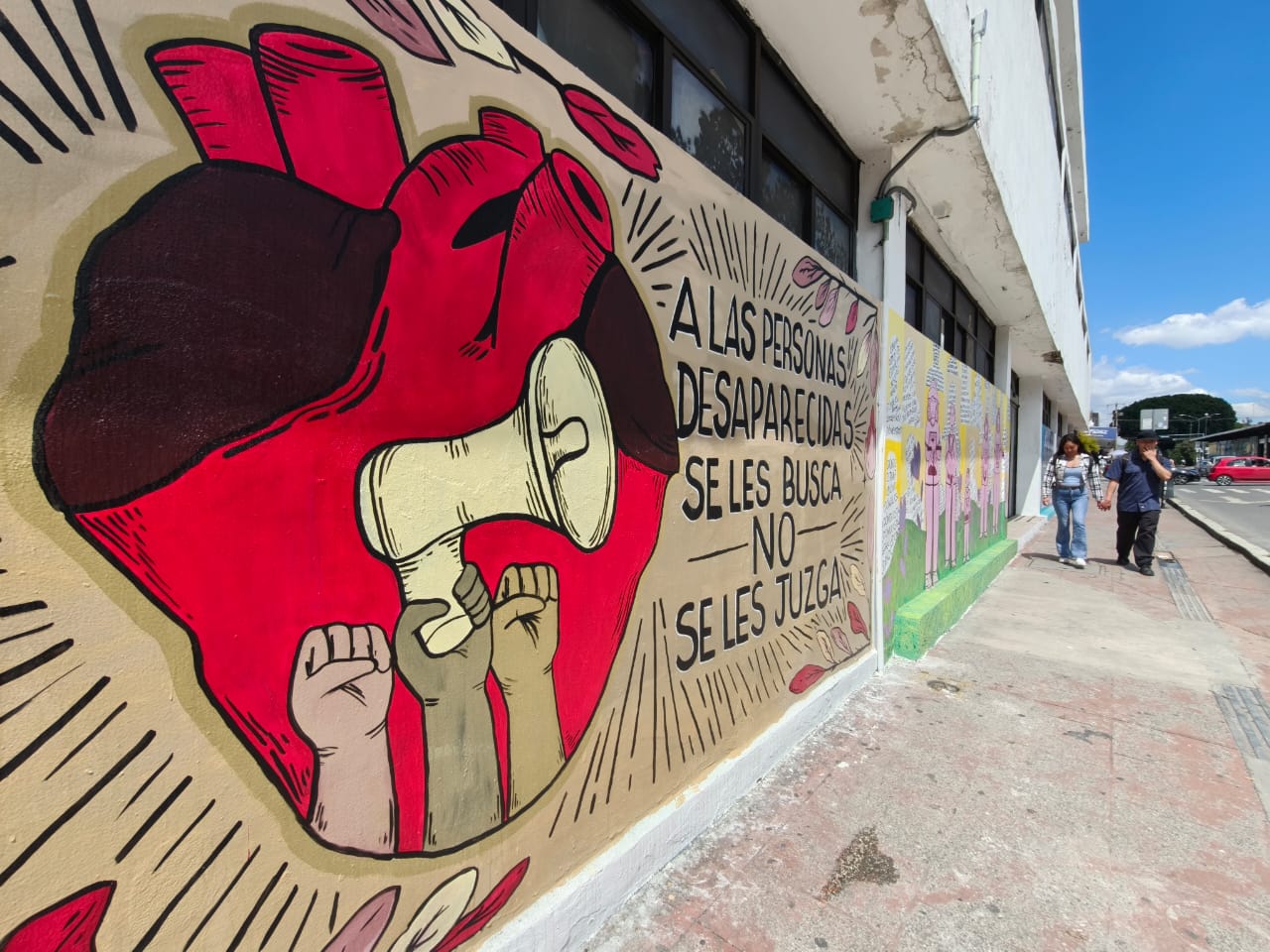 El olvido también es una forma de injusticia; madres buscadoras restauran mural de desaparecidos
