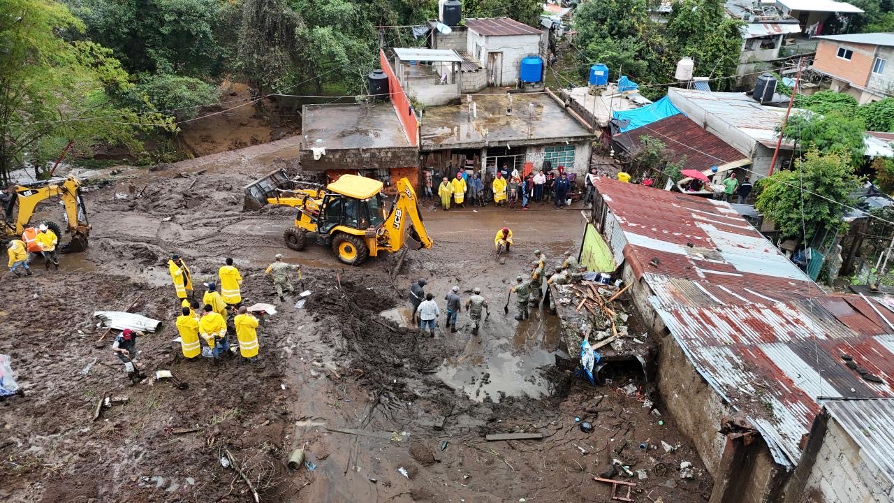 Sin rapiña ni incidentes: Armenta destaca solidaridad en la Sierra Norte tras las lluvias