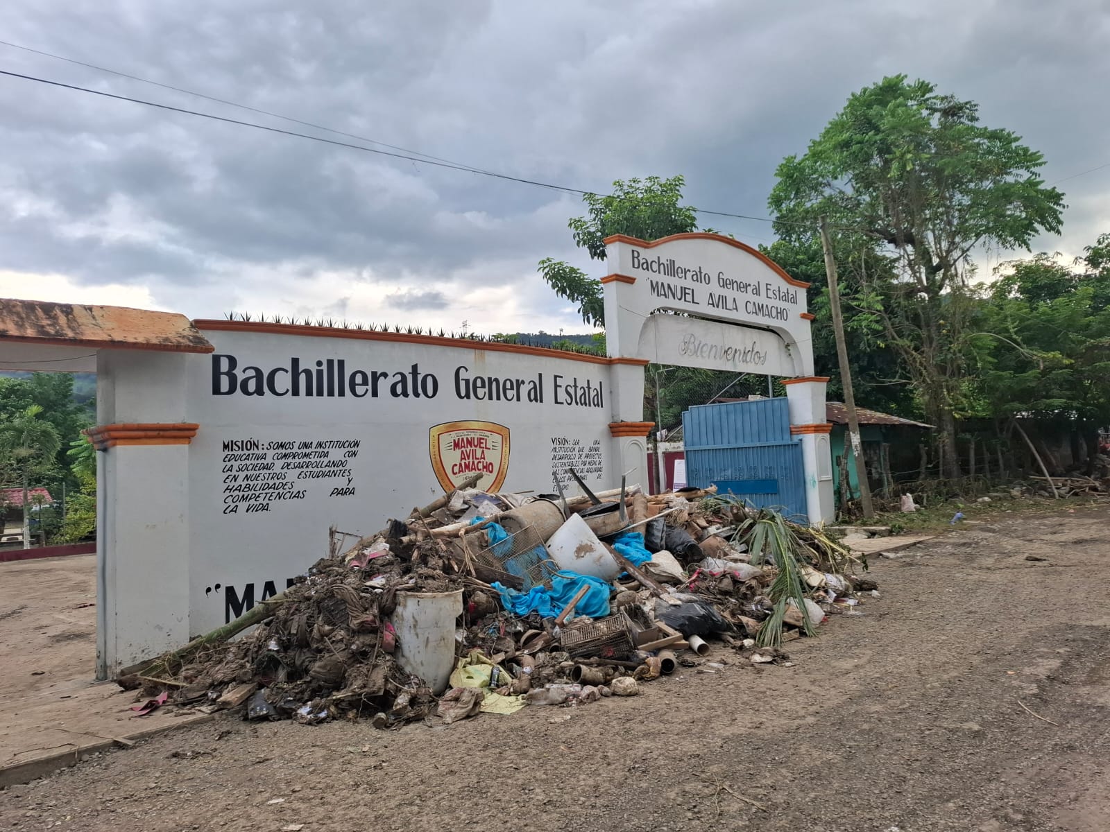 Lluvias dejan sin clases a más de 743 mil alumnos en el centro y oriente del país