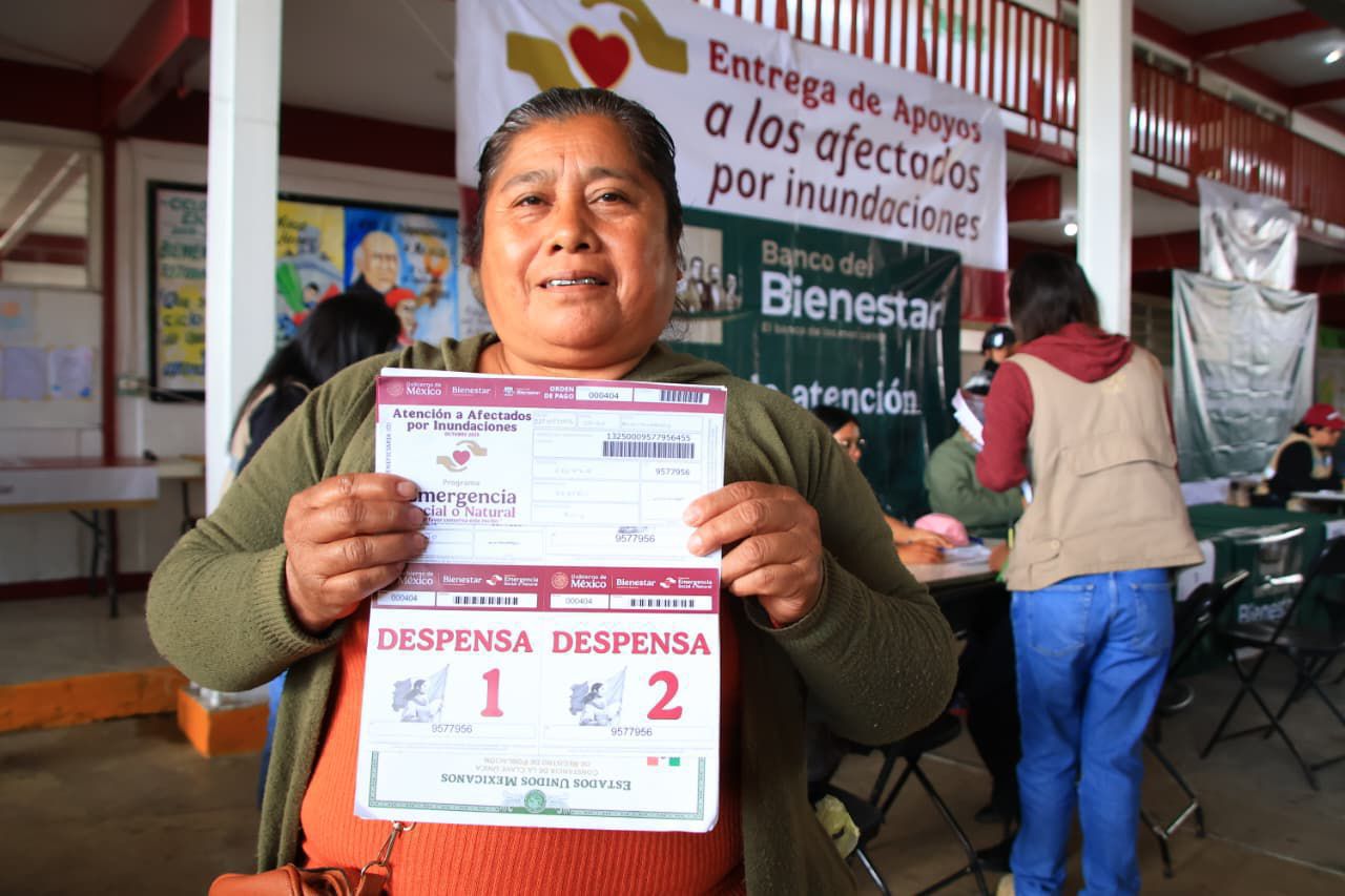 Inicia entrega de apoyos económicos a familias afectadas por lluvias en cuatro estados