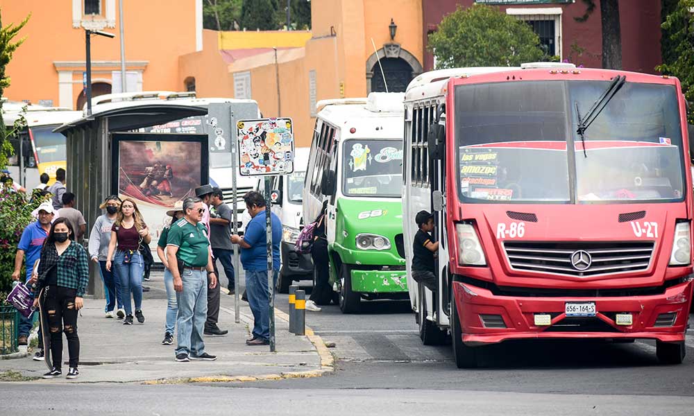 Puebla fija fecha límite para revista vehicular: unidades de transporte público irregulares serán retiradas en 2026