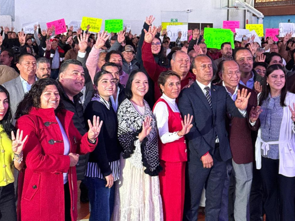 Juan Antonio González presenta su primer informe legislativo en Chignautla, Puebla