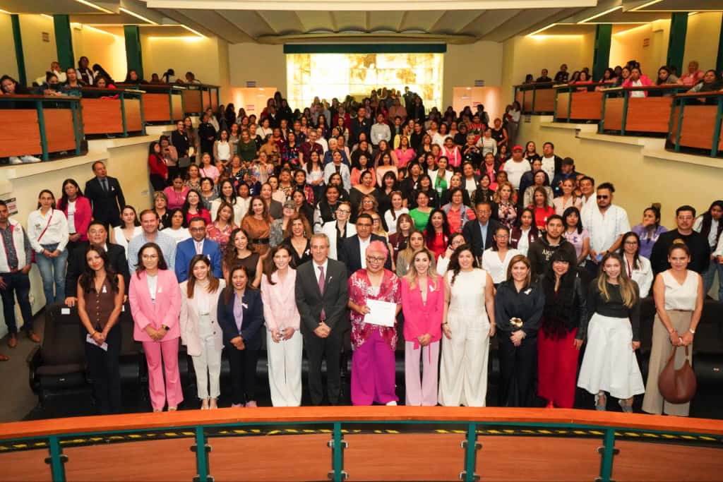 Ayuntamiento de Puebla capital conmemora el Día Mundial de la Lucha contra el Cáncer de Mama con monólogo de Yeka López