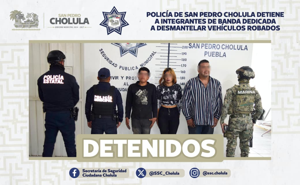 Detienen en San Pedro Cholula a tres personas por desmantelar vehículo robado