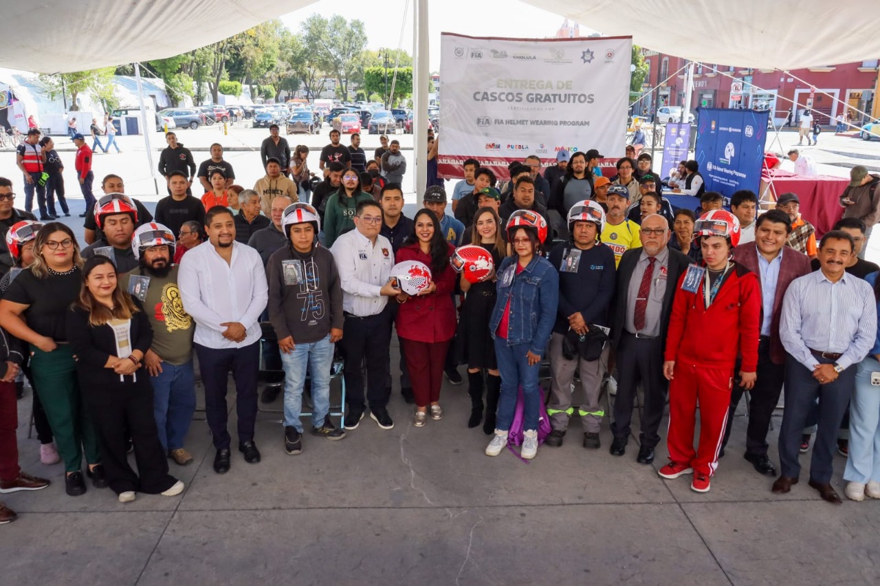 San Pedro Cholula entrega cascos gratuitos a motociclistas para fortalecer la seguridad vial