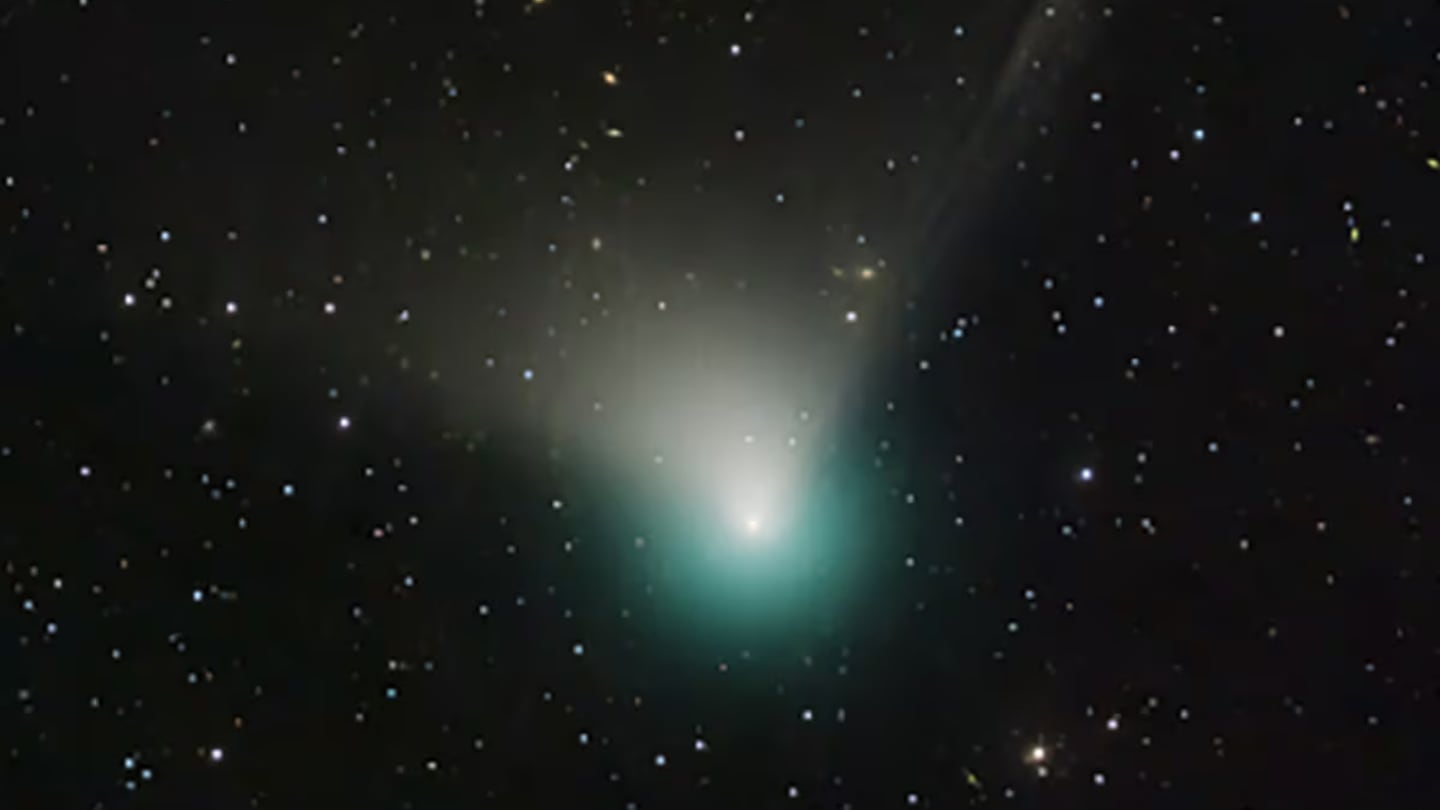 Cometa interestelar 3I/ATLAS resiste tormenta solar y sigue su curso intacto.