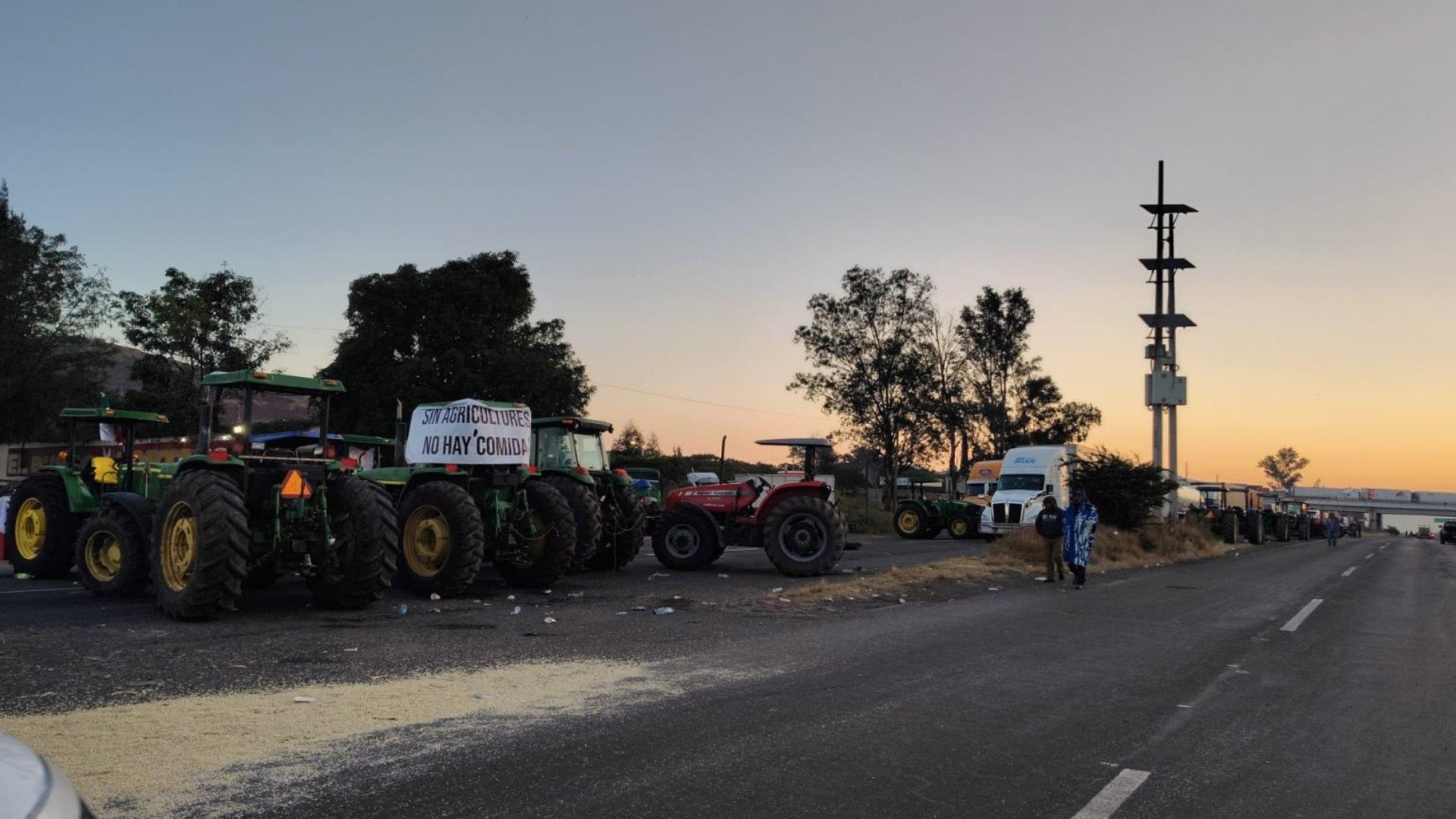 Gobierno y productores acuerdan apoyo de 950 pesos por tonelada de maíz; liberan bloqueos carreteros