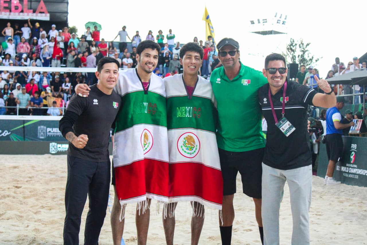 México conquista su primera medalla mundial de voleibol de playa en Puebla