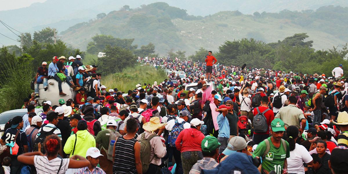 Caravana migrante inicia recorrido para llegar a la CDMX; son alrededor de mil 200, mayoría cubanos