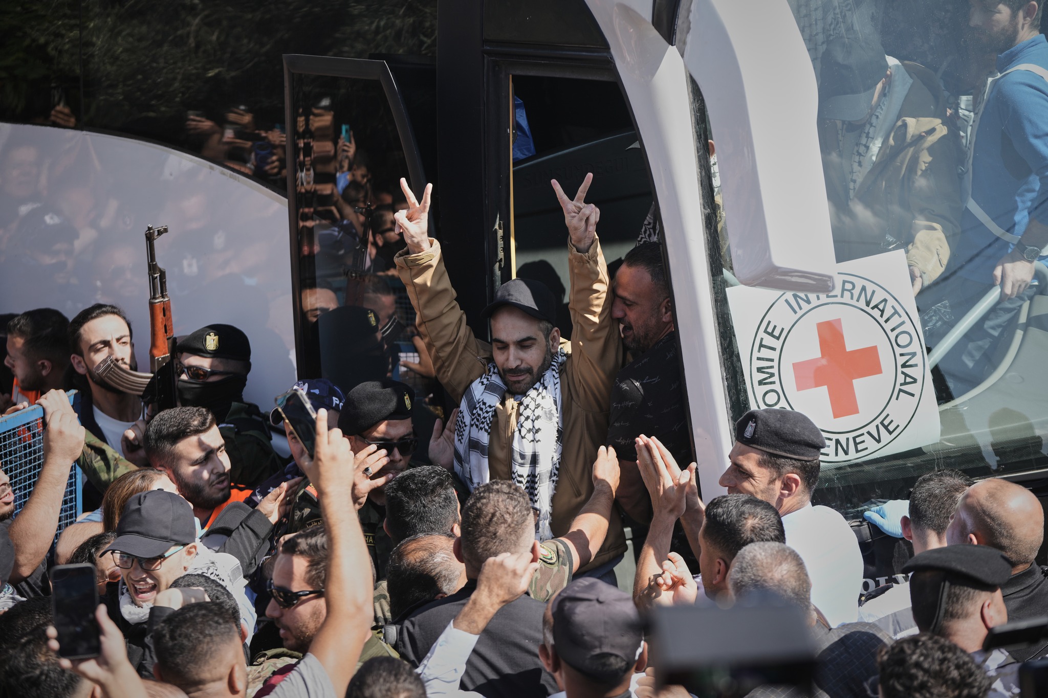 Hamás libera 20 rehenes e Israel libera casi 2 mil prisioneros palestinos; firmarán plan de paz en Egipto