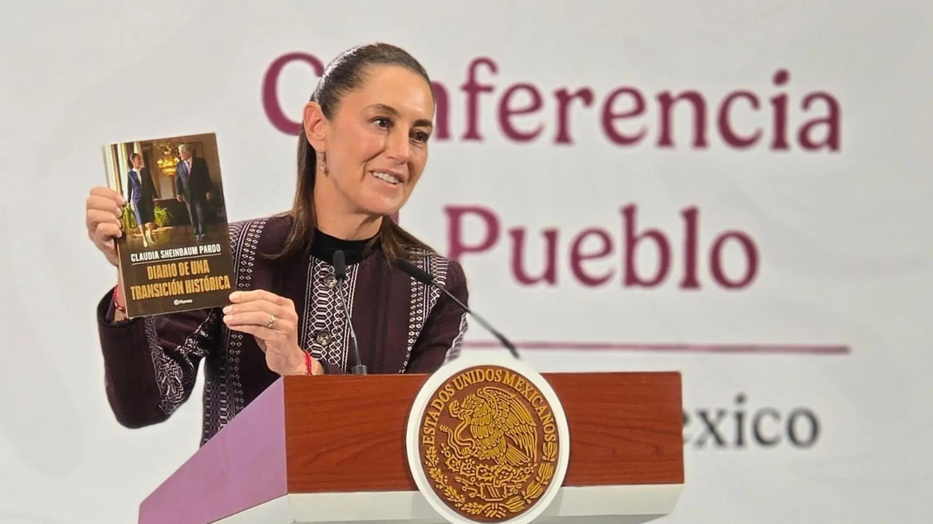 Claudia Sheinbaum presenta su libro “Diario de una transición histórica” sobre el relevo presidencial en México