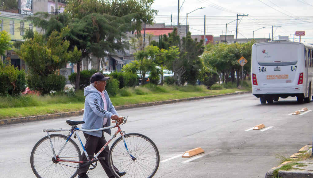 Comisiones del Cabildo avalan aumento de multas por invadir ciclovías en Puebla