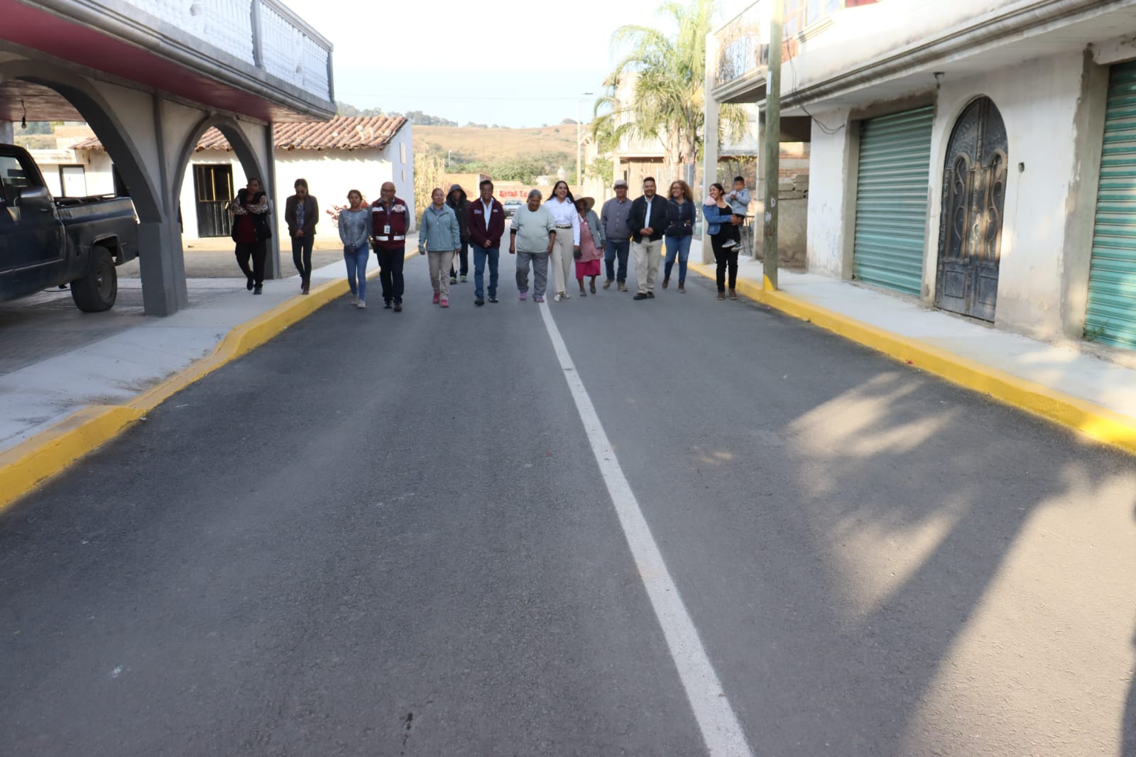 Tonantzin Fernández entrega rehabilitación de calle en San Gregorio Zacapechpan
