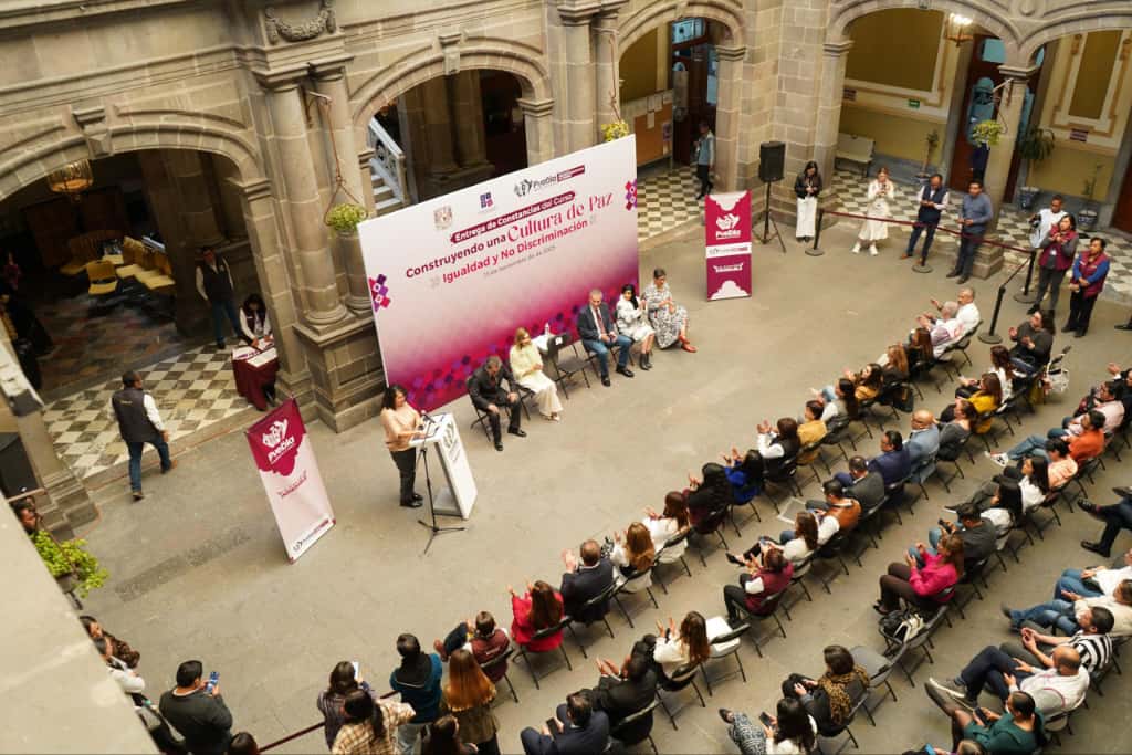 Puebla reconoce a 2 mil servidoras y servidores públicos capacitados en igualdad y no discriminación