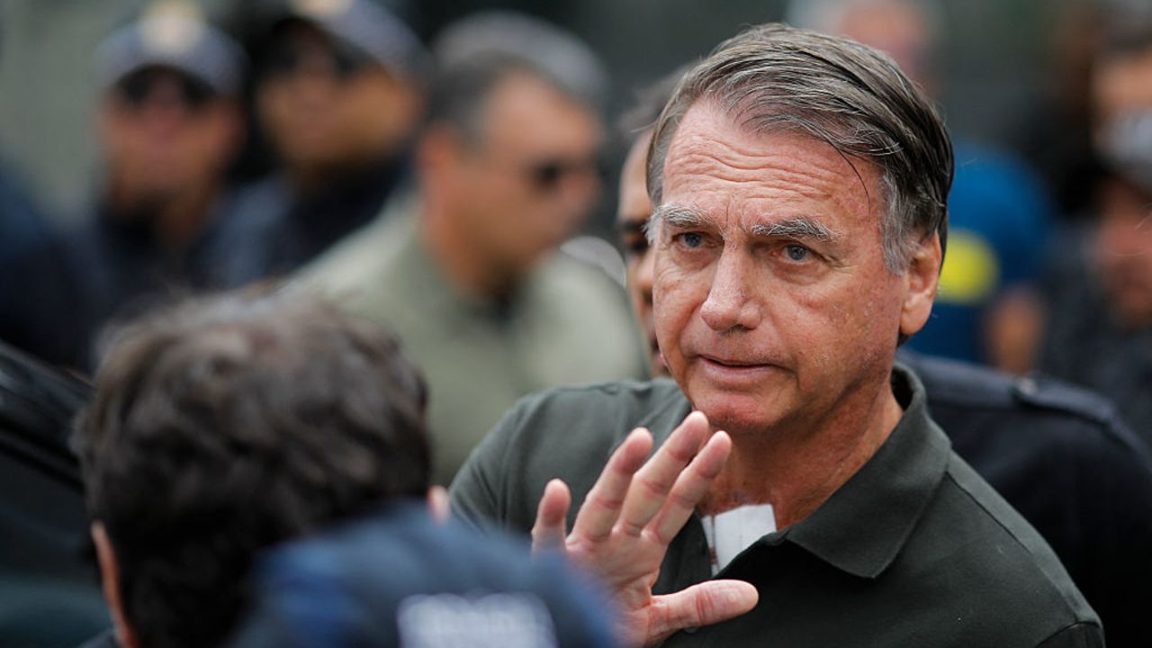Bolsonaro comienza a cumplir condena de 27 años en sede de la Policía Federal en Brasilia