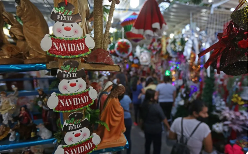 Habrá tres puntos de venta navideña en Puebla; Ayuntamiento regulará 400 permisos para ambulantes
