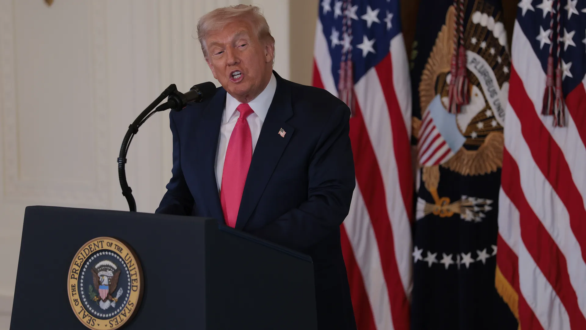 Trump afirma que ordenó liberar archivos del caso Epstein y acusa a demócratas de ocultarlos