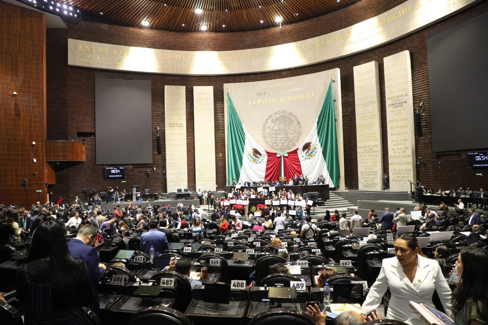 Ley de Aguas avanza en Comisiones, entre acusaciones de “fast-track”, protestas y dudas del sector agrícola