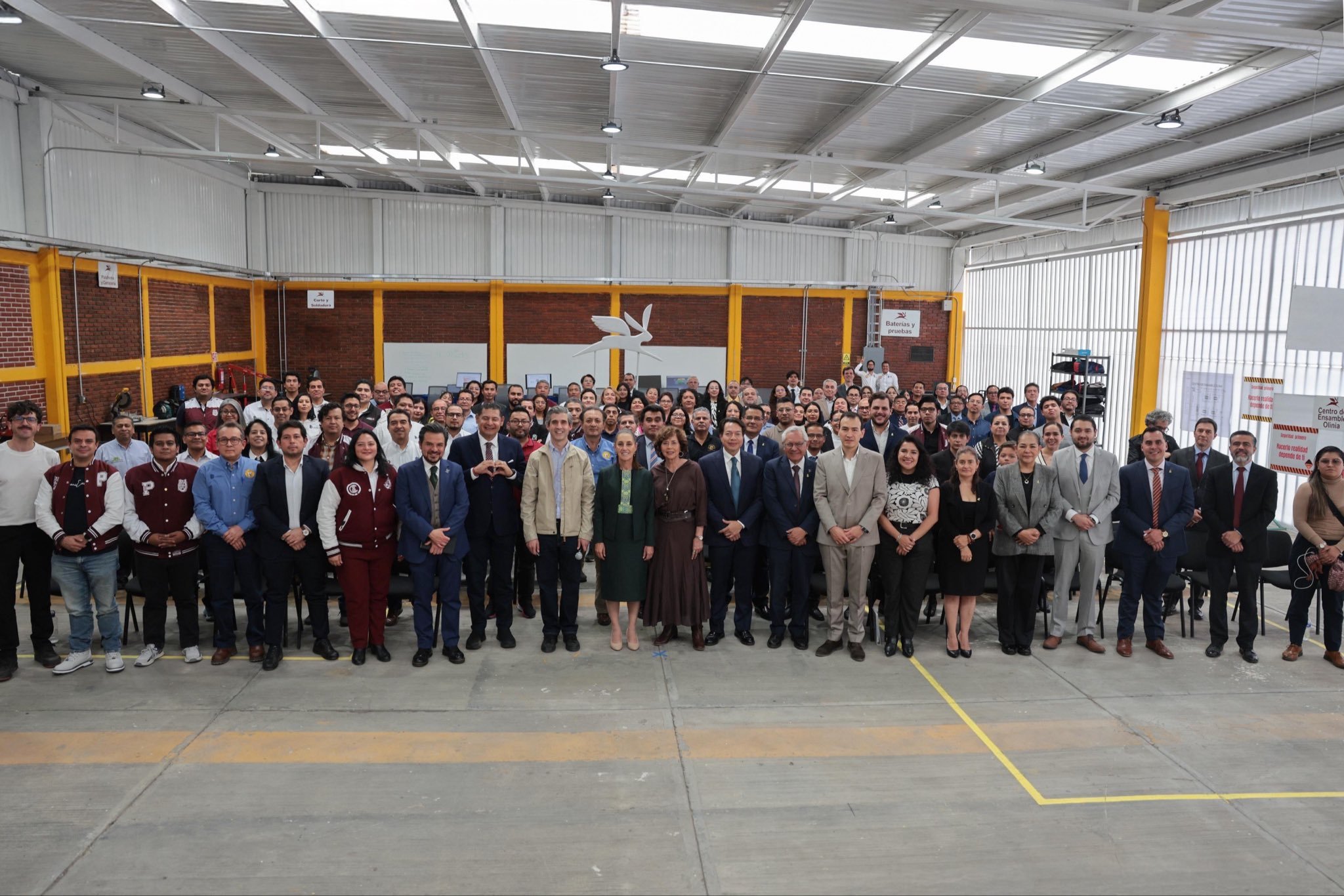 Sheinbaum supervisó avances de Olinia, el auto eléctrico mexicano que se diseña en Puebla