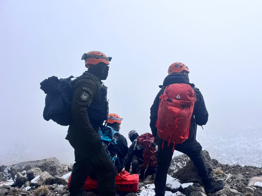 Alpinista de Puebla pierde la vida tras caer 50 metros en el volcán Iztaccíhuatl