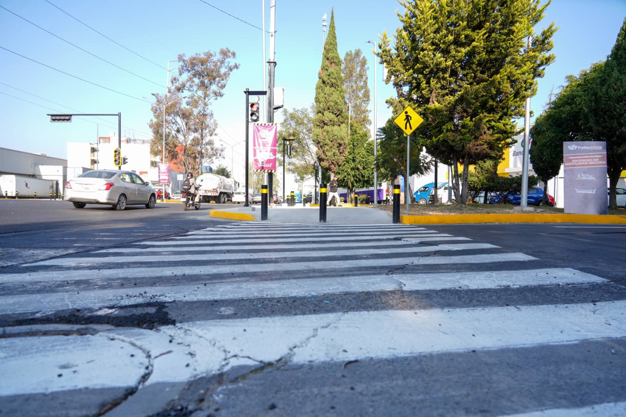 Puebla moderniza cruces viales de mayor riesgo; Chedraui apuesta por una ciudad más segura