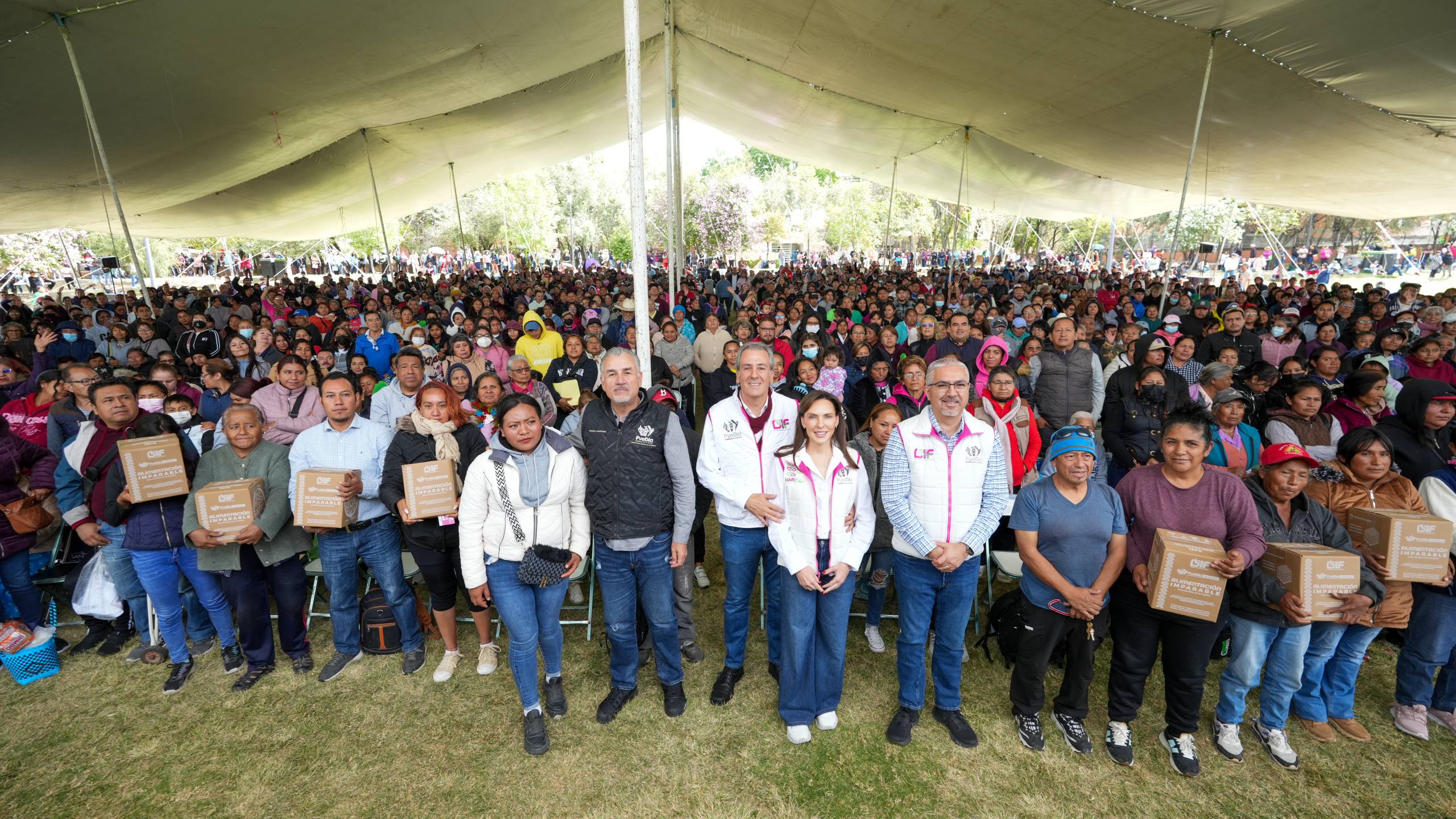 Refuerzan apoyos alimentarios a familias vulnerables del sur de Puebla