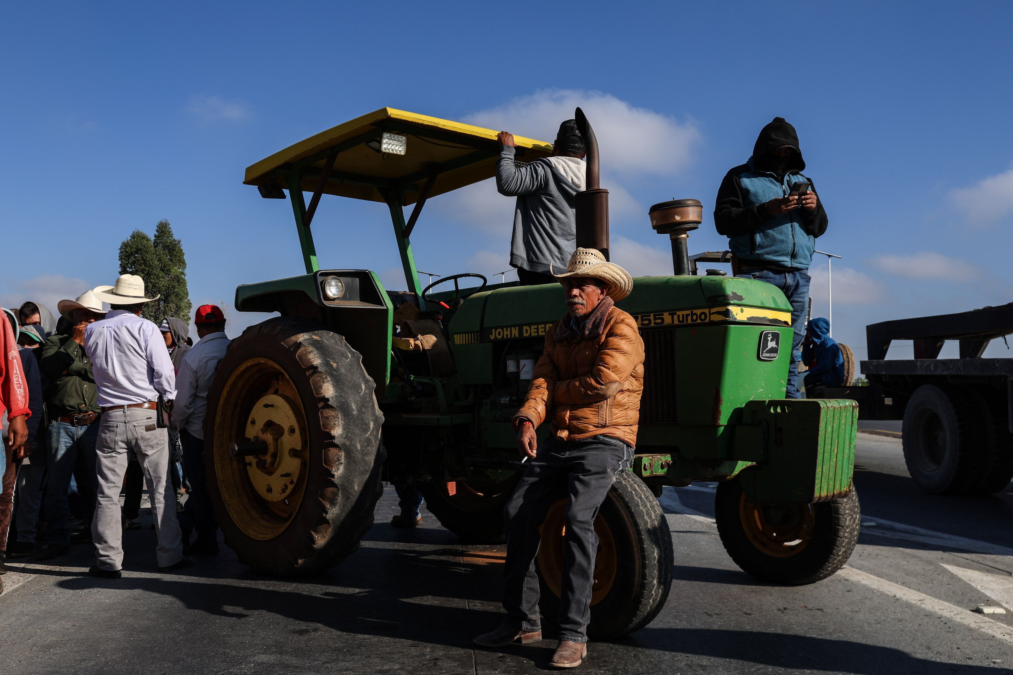 Gobierno federal desactiva bloqueos tras acuerdo con agricultores y transportistas