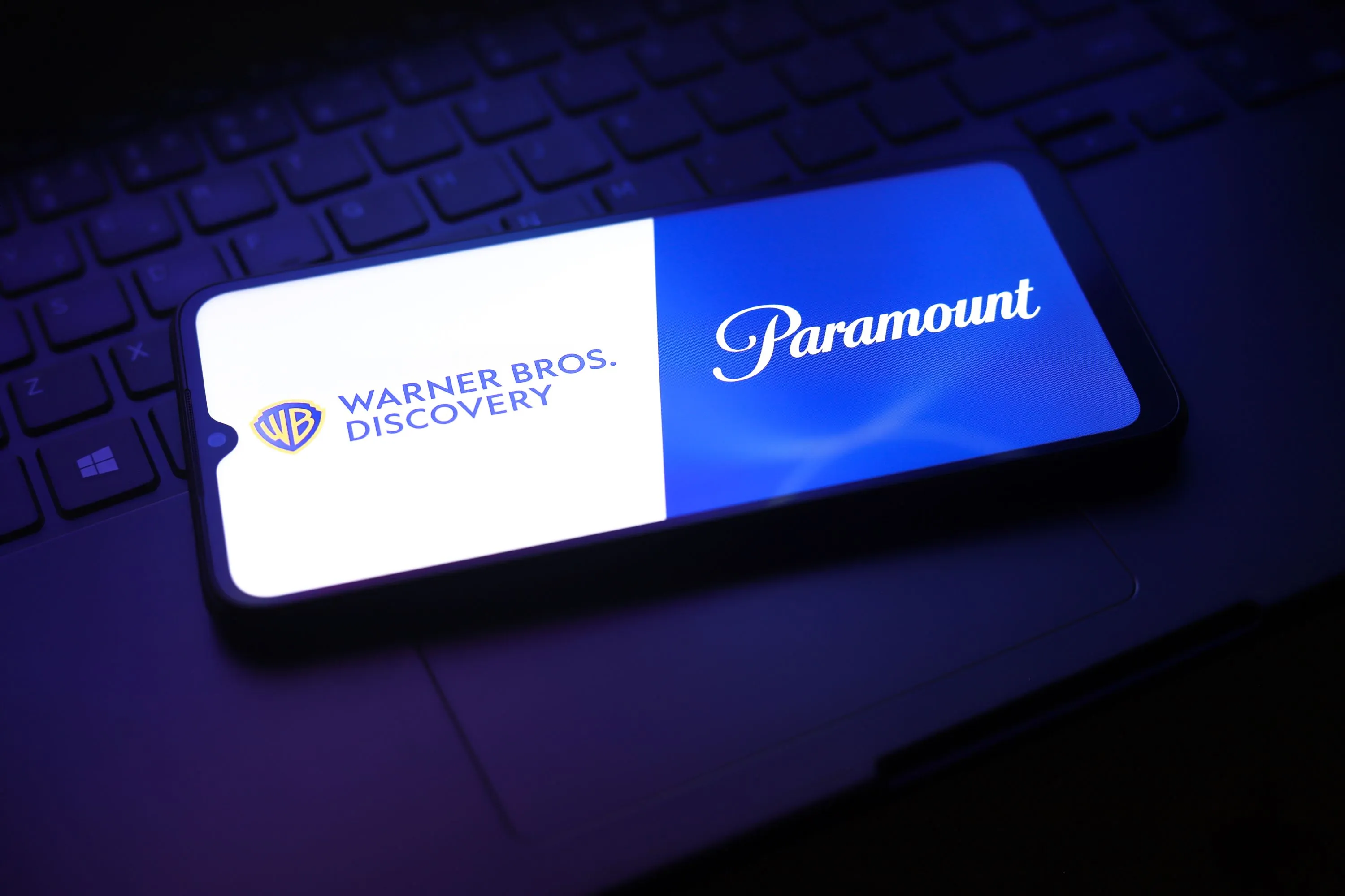 Warner Bros. pide a accionistas rechazar oferta de Paramount y respalda acuerdo con Netflix