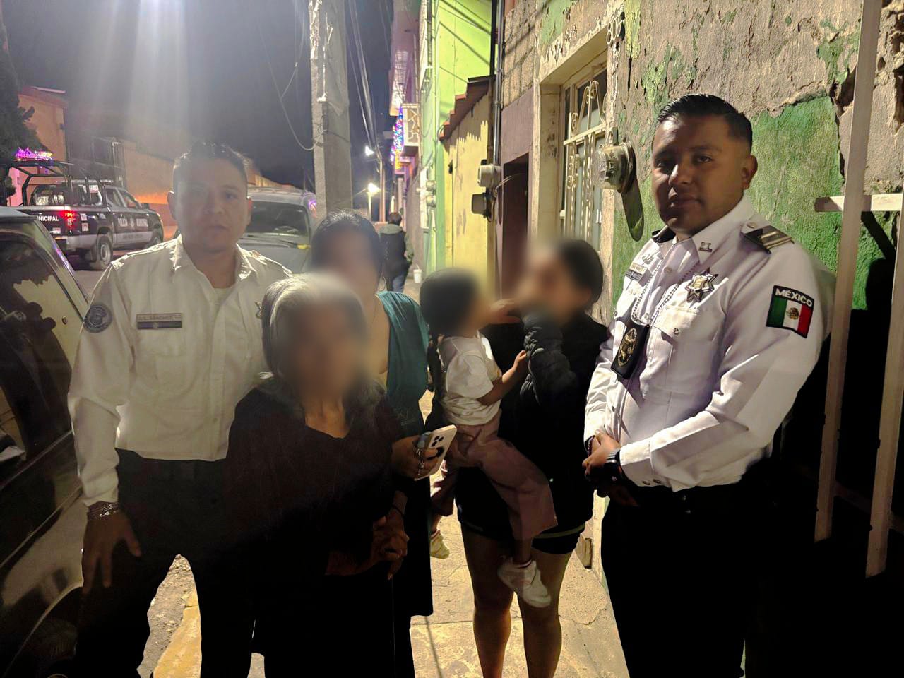 SSC Cholula y Protección Civil sofocan incendio en casa del Barrio San Juan Calvario; rescatan a adulta mayor