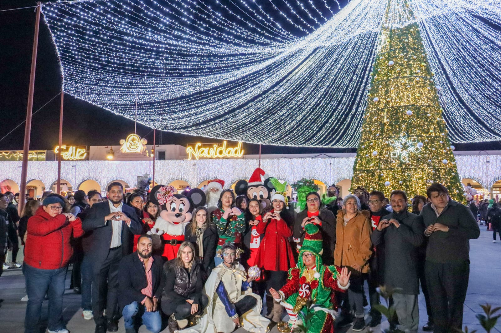 Más de 15 mil personas asisten al encendido del árbol y Mega Posada Navideña en San Pedro Cholula
