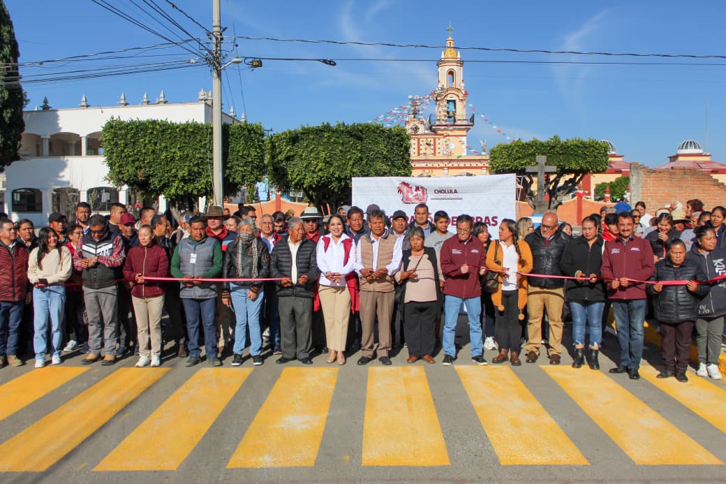 Rehabilitan vialidad en San Agustín Calvario como parte del programa de mejora urbana en San Pedro Cholula