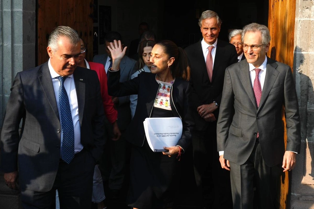 Empresarios entregan 38 proyectos de inversión a Sheinbaum; piden agilidad, seguridad y combate a la informalidad