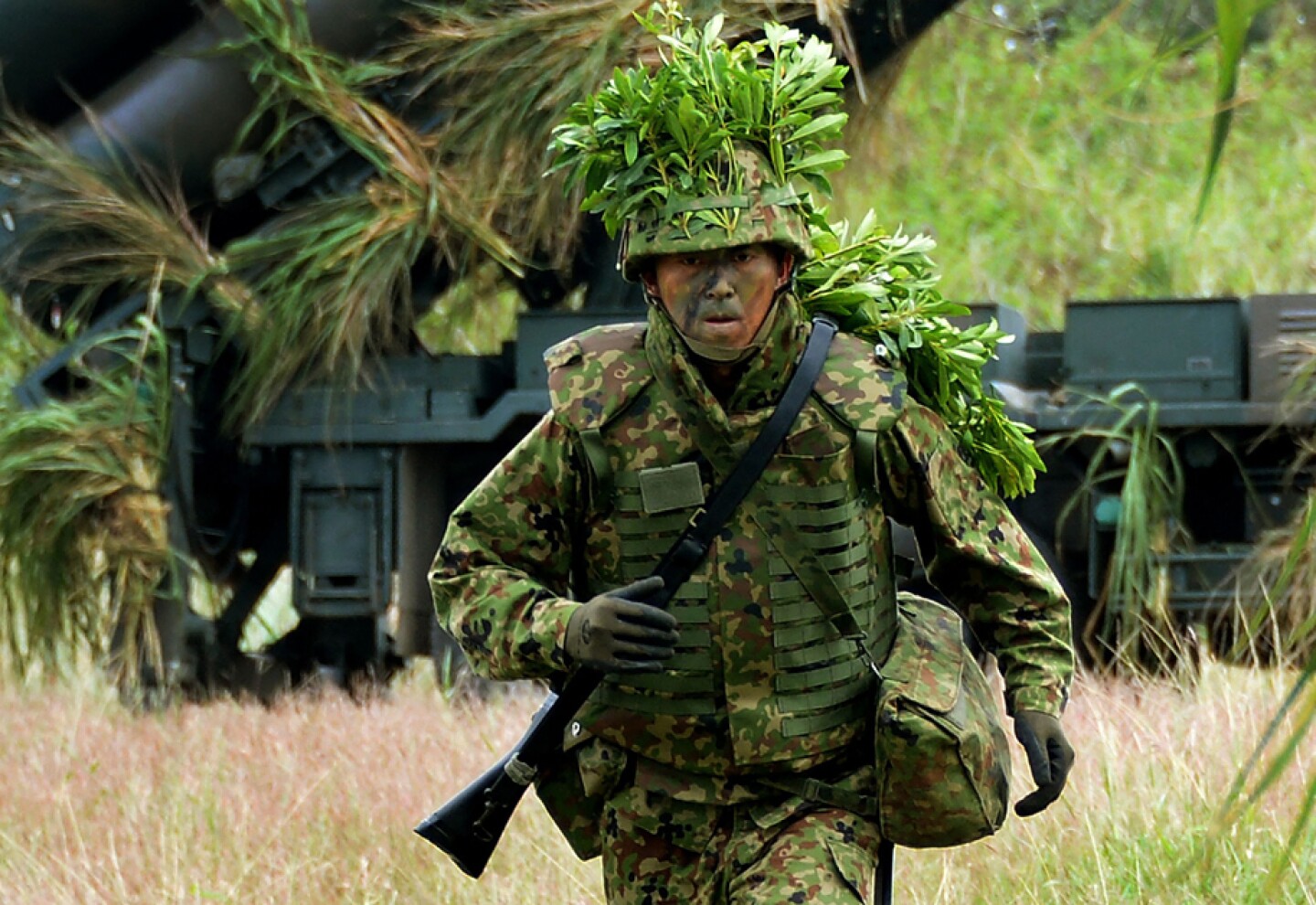 Japón aprueba presupuesto de defensa al 2 % del PIB dos años antes por crecientes amenazas regionales