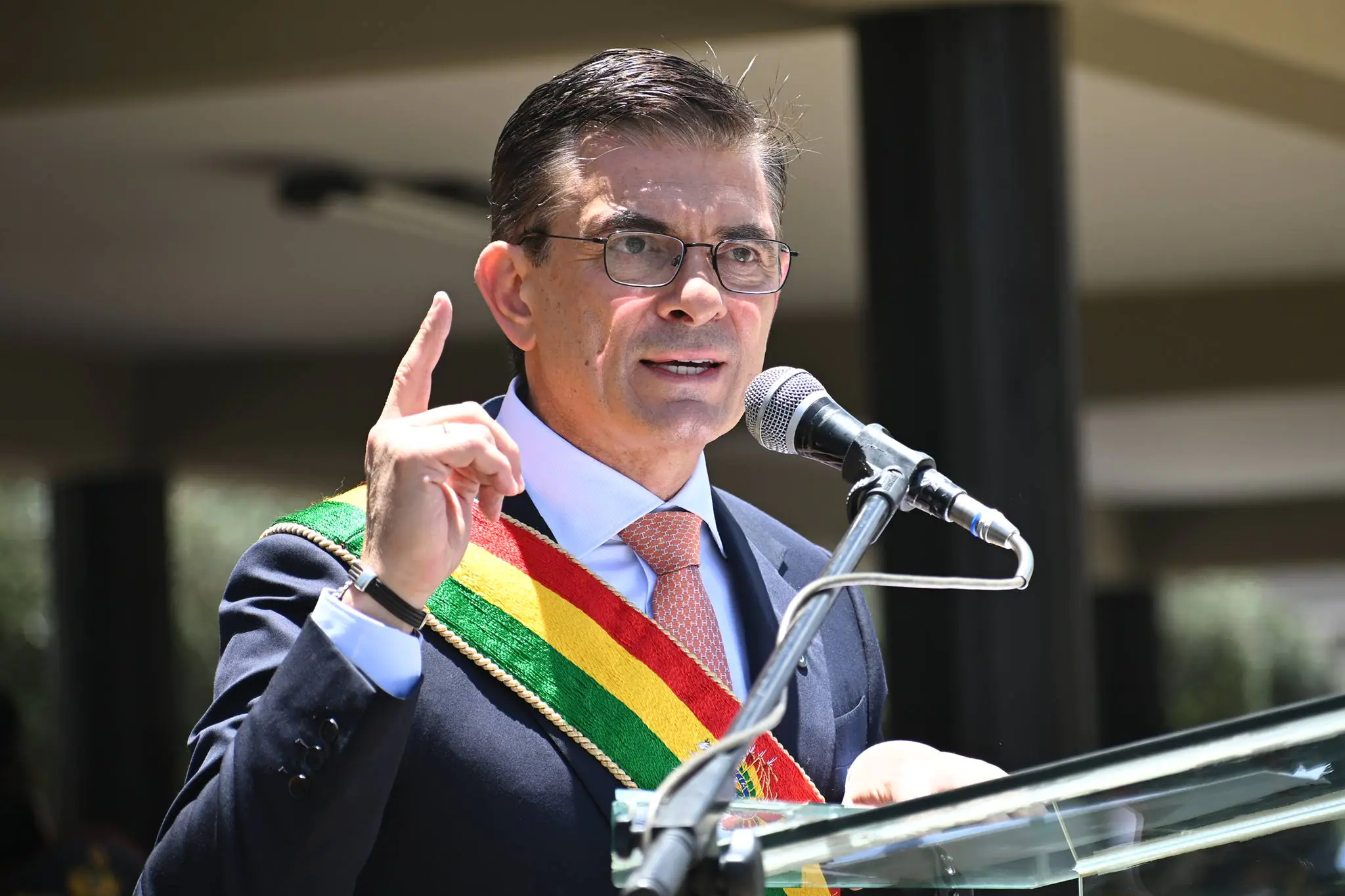 Bolivia elimina subsidio a combustibles y declara emergencia económica