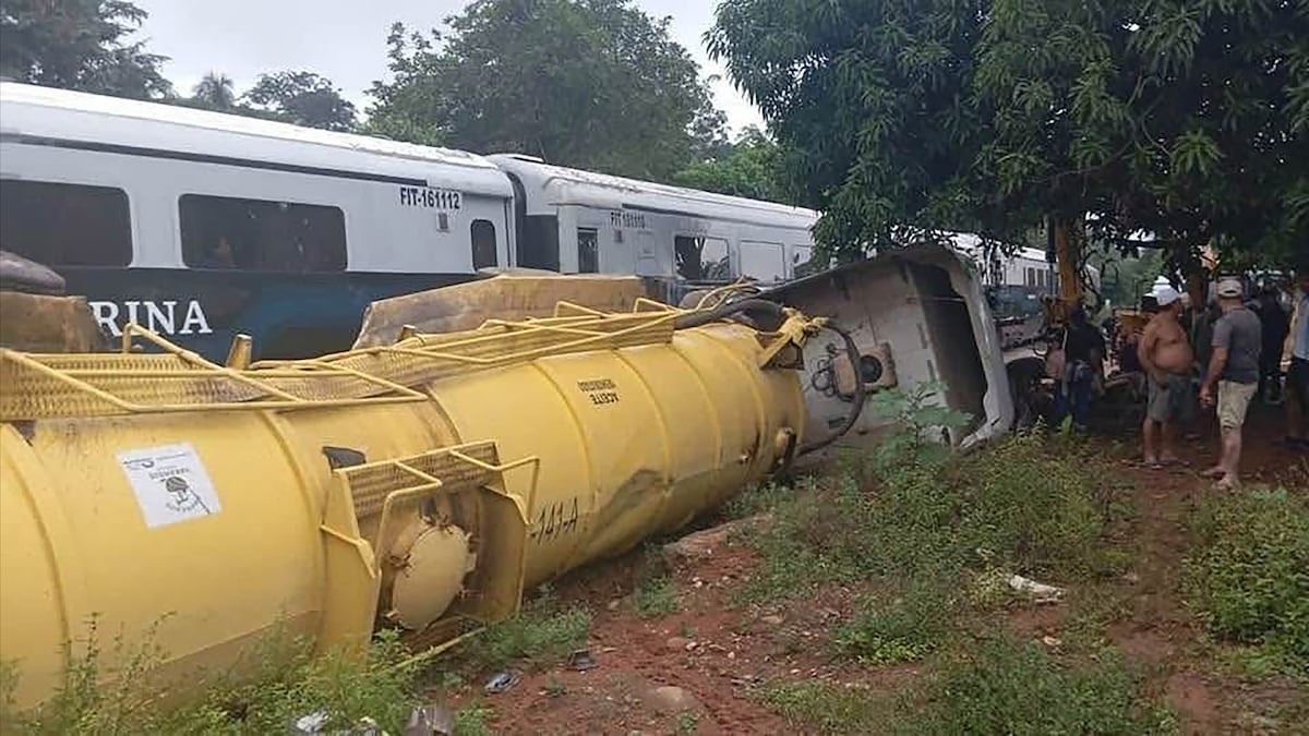 Tráiler colisiona con Tren Interoceánico en Chiapas; 148 pasajeros resultan ilesos