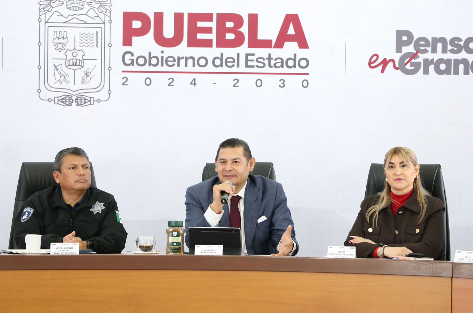 Armenta y García Parra defienden marca 5 de Mayo y apoyo a productores poblanos