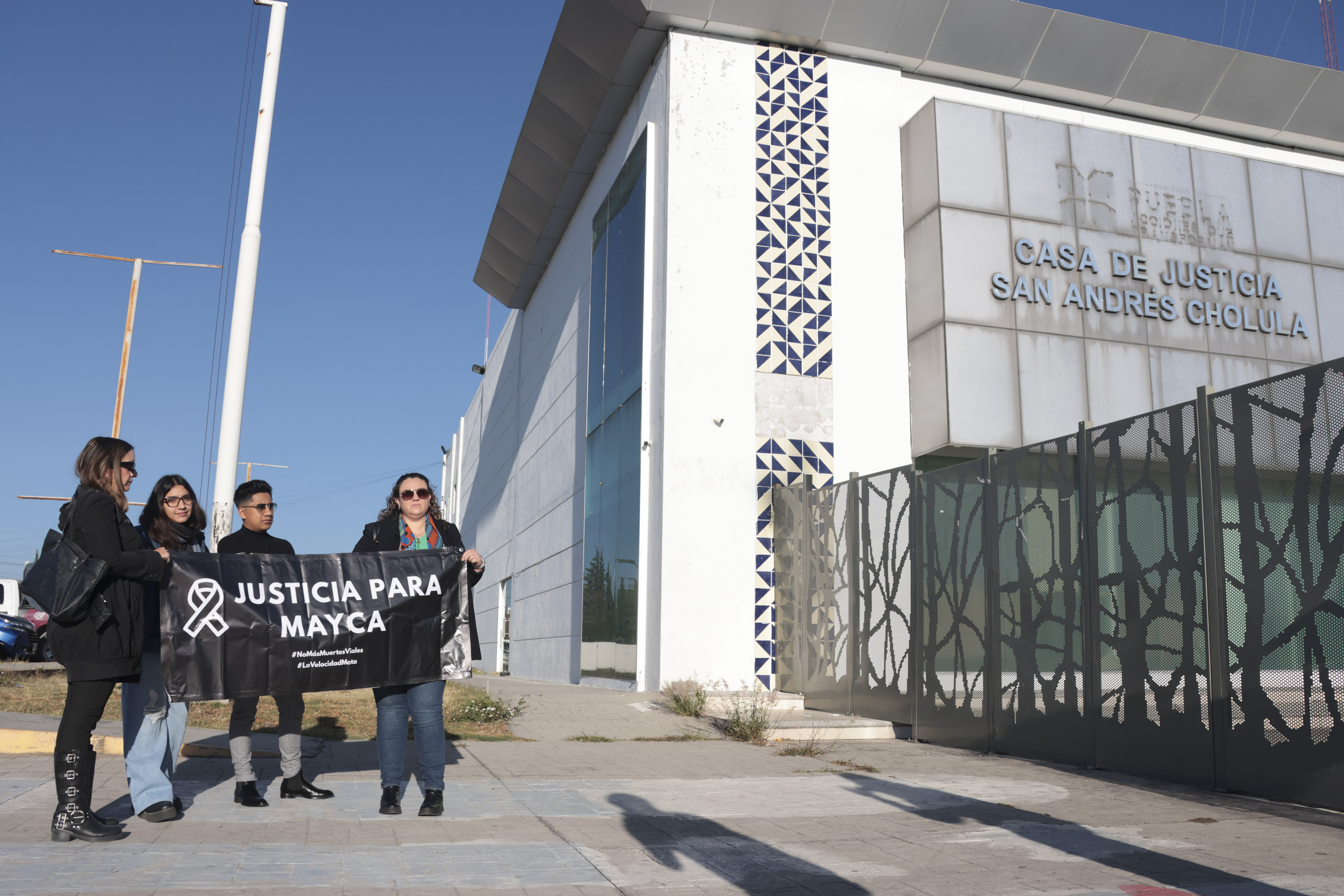 Difieren audiencia por muerte de Mayca; familia reprocha que acusada siga el proceso en libertad