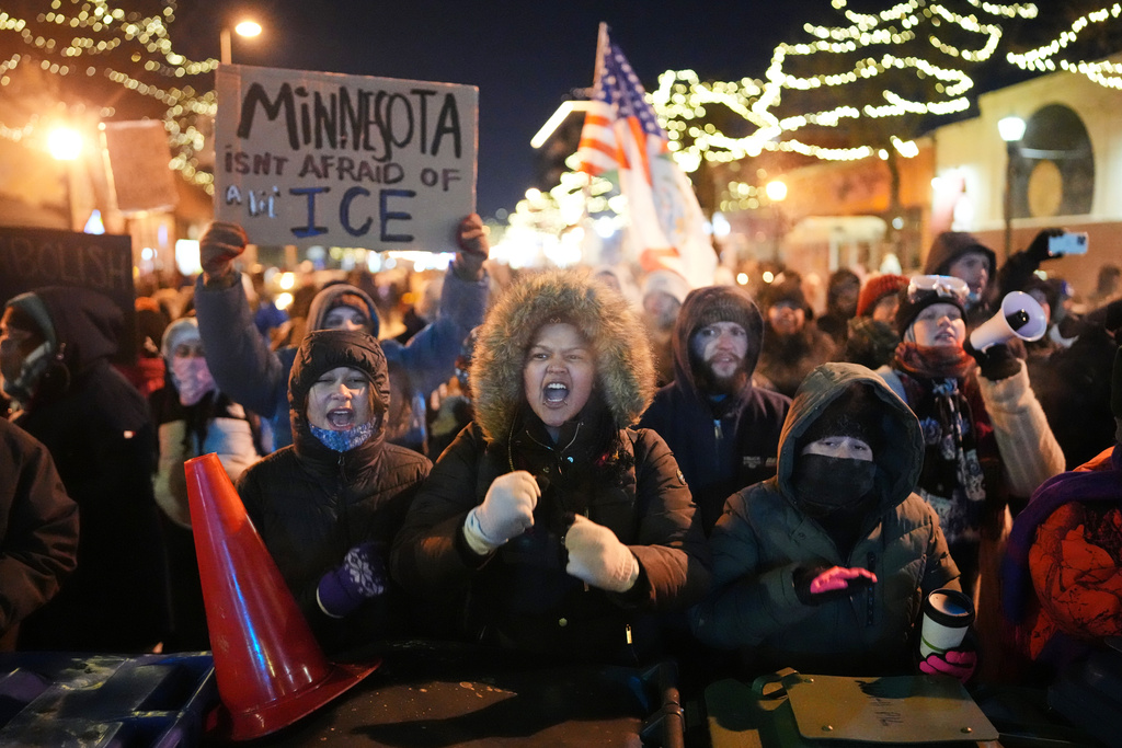 Protestas se extienden en EU tras muerte de enfermero a manos del ICE