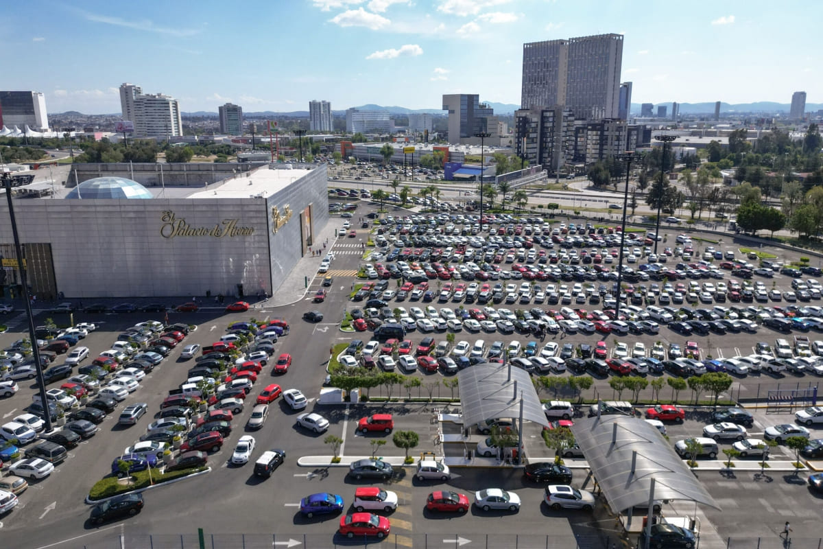 Plantean estacionamiento gratuito por dos horas en centros comerciales de Puebla