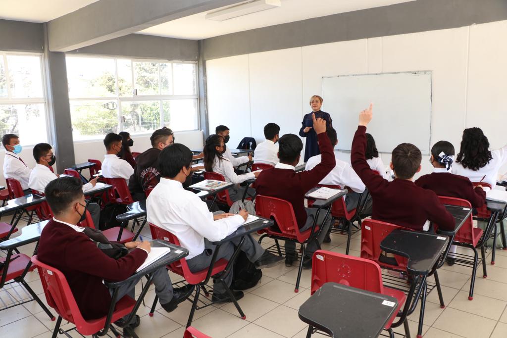 Regreso a clases en Puebla: más de 200 mil estudiantes de media superior retoman actividades