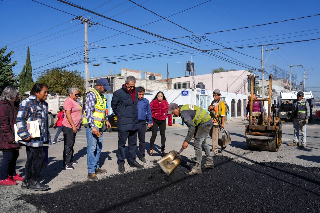 Pepe Chedraui supervisa trabajos de bacheo en Álamos Vista Hermosa