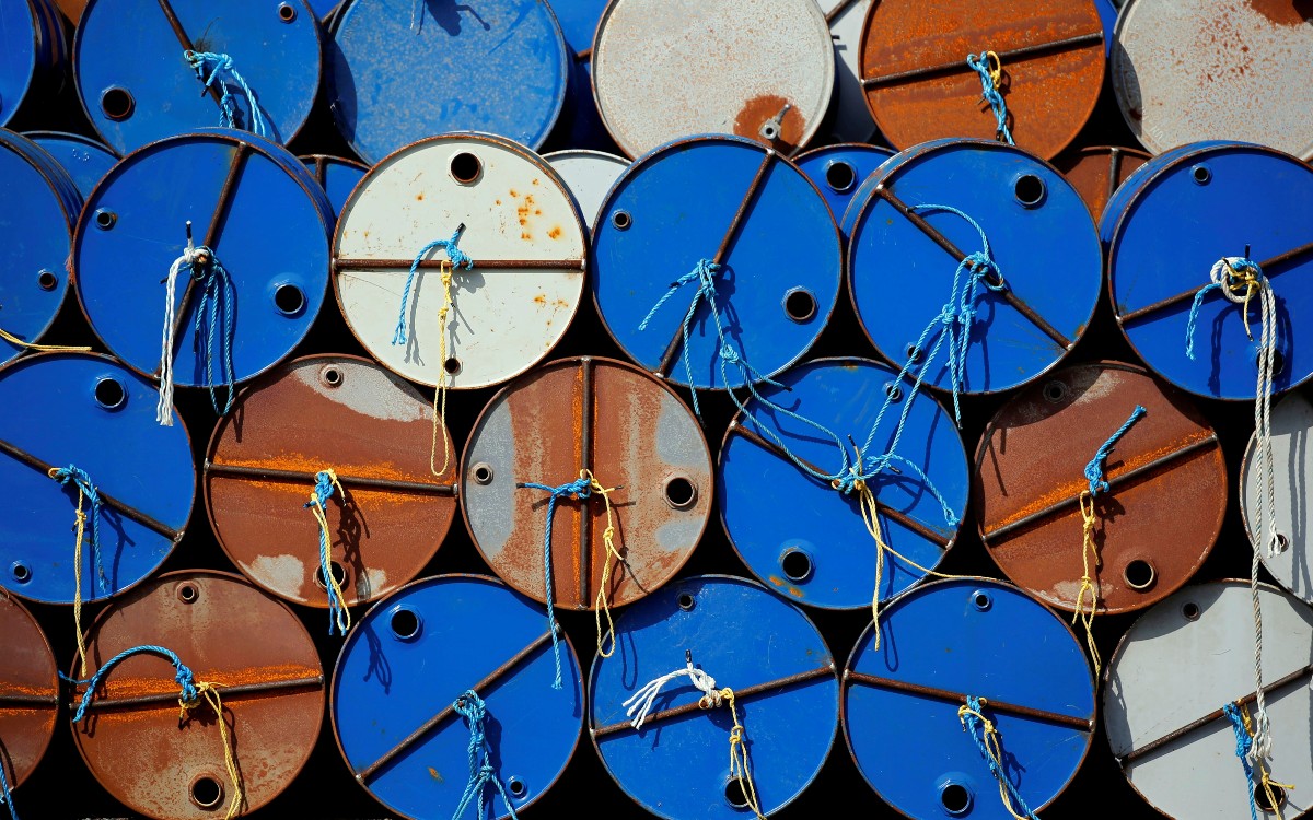 Petróleo sube precio cautelosamente tras intervención de EU en Venezuela