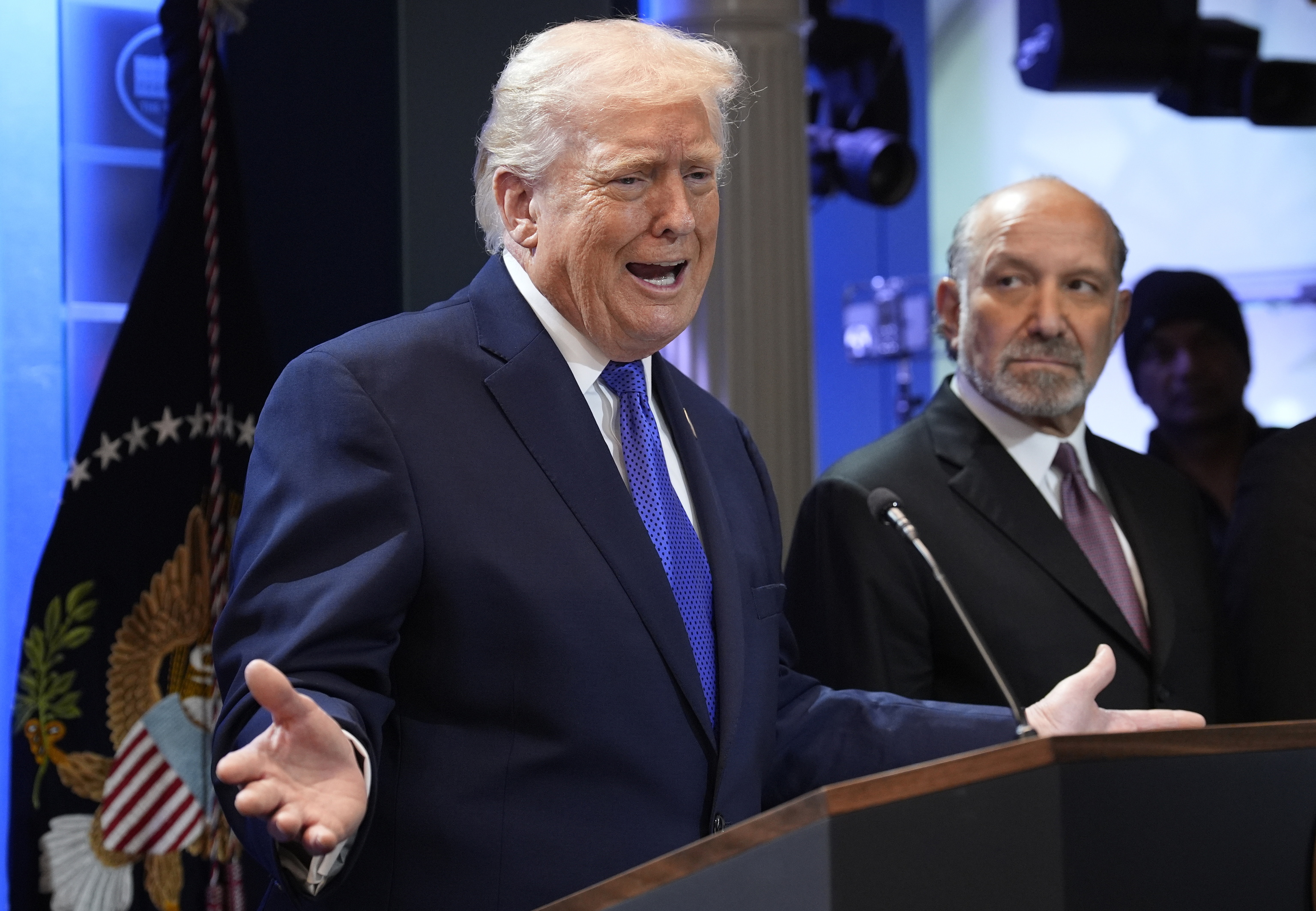Trump eleva arancel global del 10 al 15%
