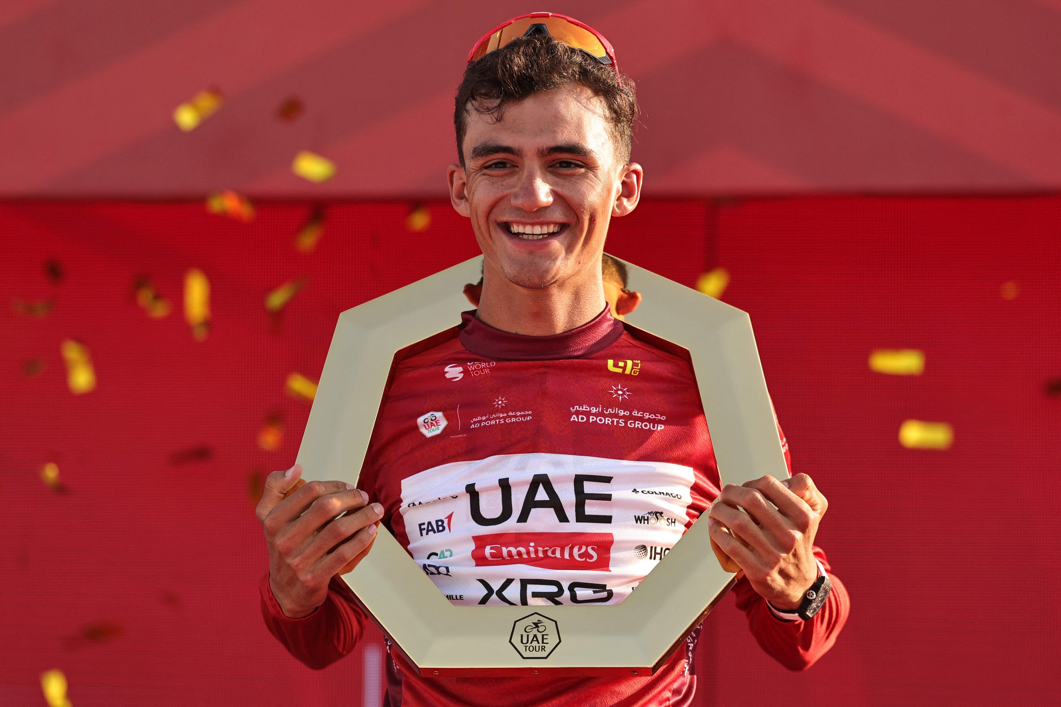 Isaac del Toro hace historia: es el primer mexicano en conquistar el Tour de los Emiratos Árabes