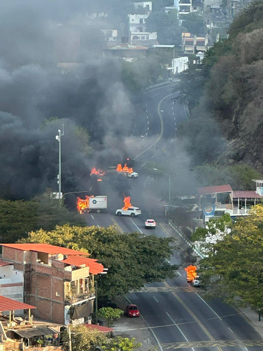 Código Rojo en Jalisco: Reportan 21 bloqueos tras operativo donde habría muerto \"El Mencho\"