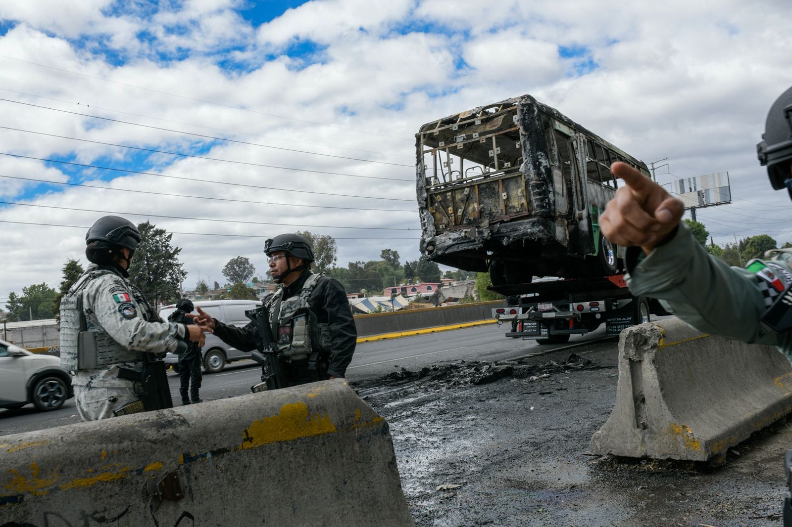 12 municipios afectados y tres detenidos tras jornada de violencia por caída de “El Mencho”