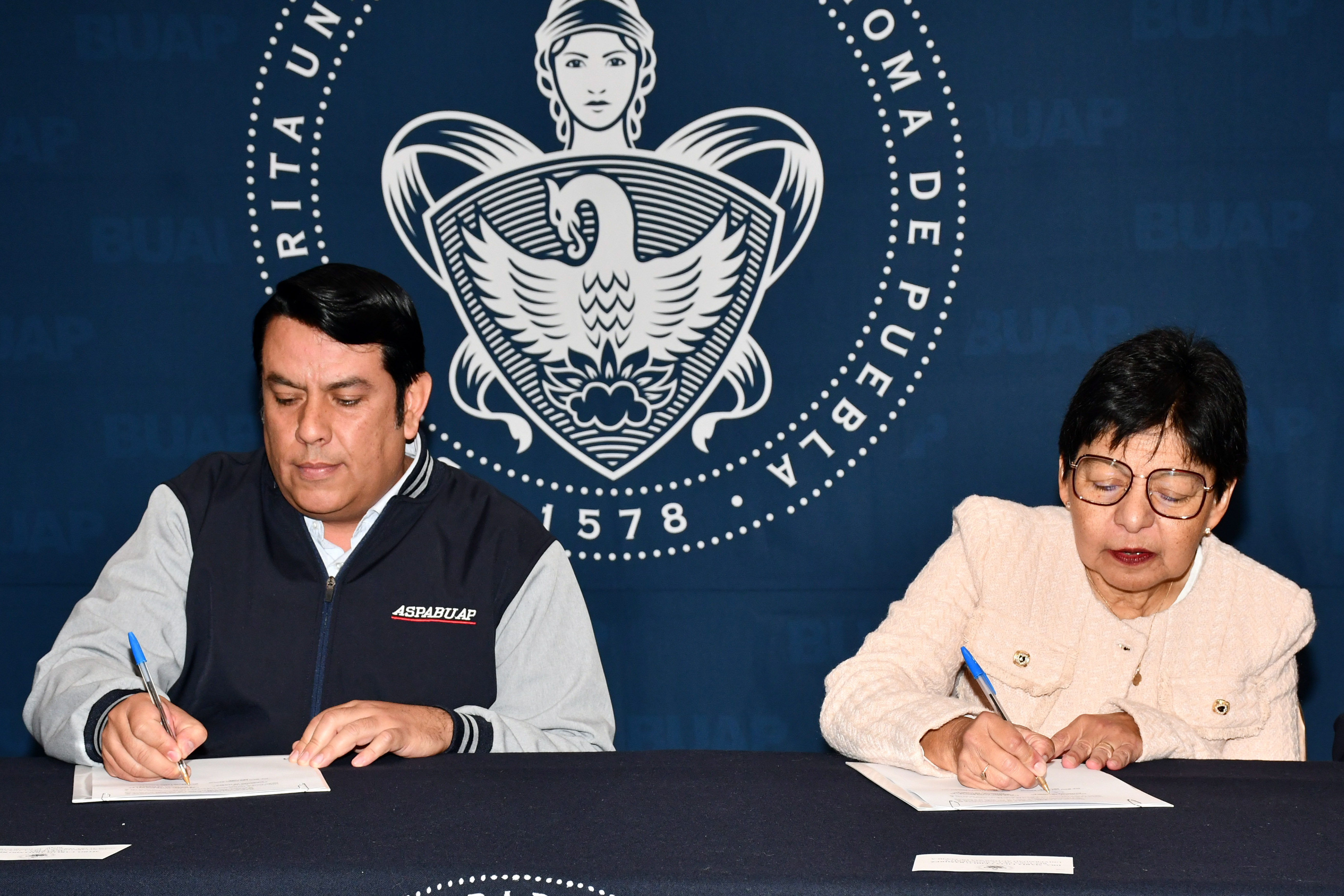BUAP y ASPABUAP acuerdan aumento salarial del 4% para 2026