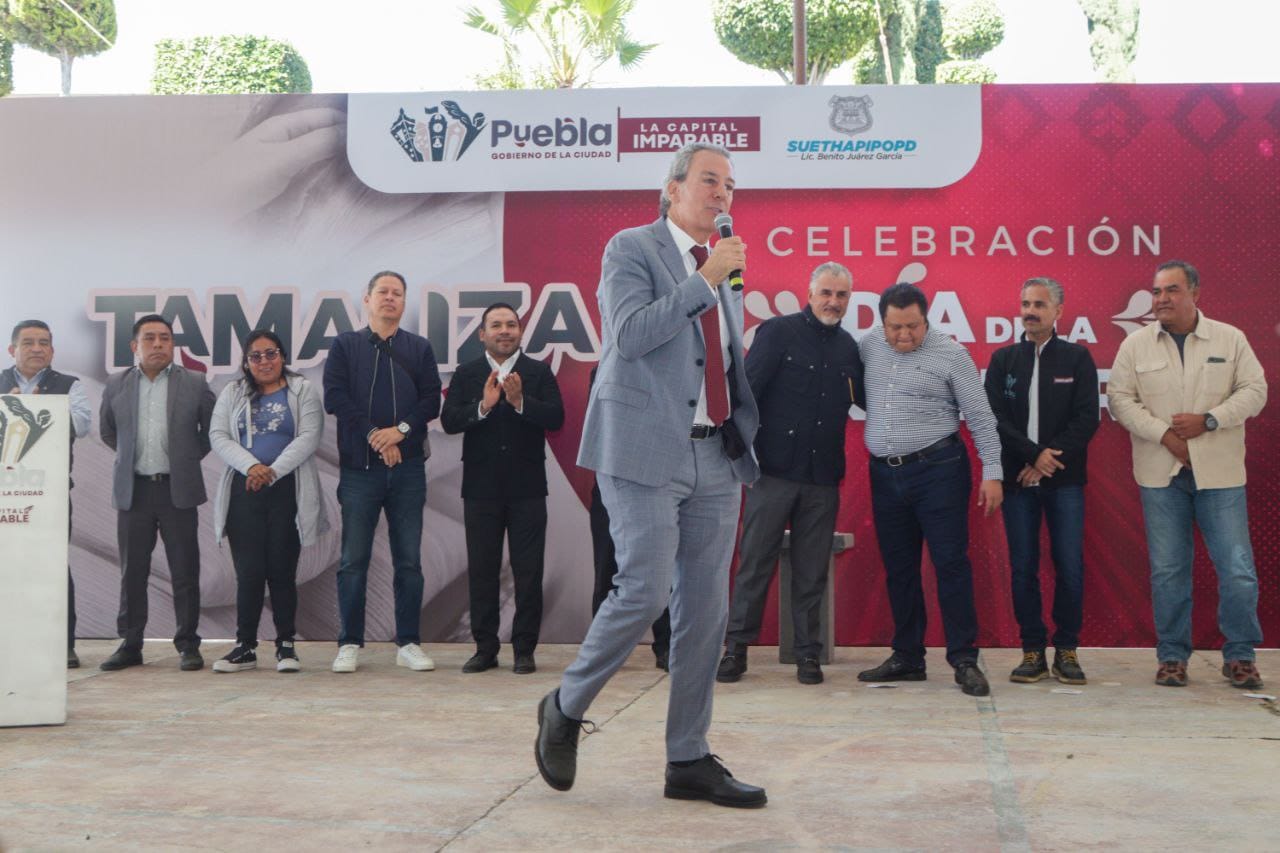 Pepe Chedraui comparte tamaliza con trabajadores del Ayuntamiento de Puebla