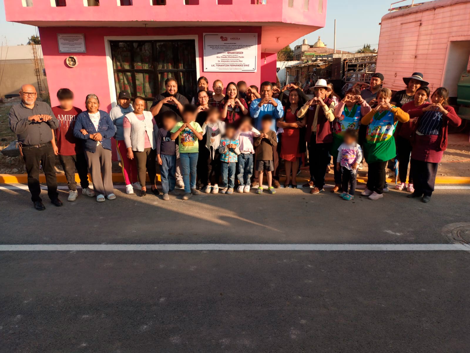 Tonantzin Fernández entrega pavimentación que mejora acceso escolar en San Juan Tlautla