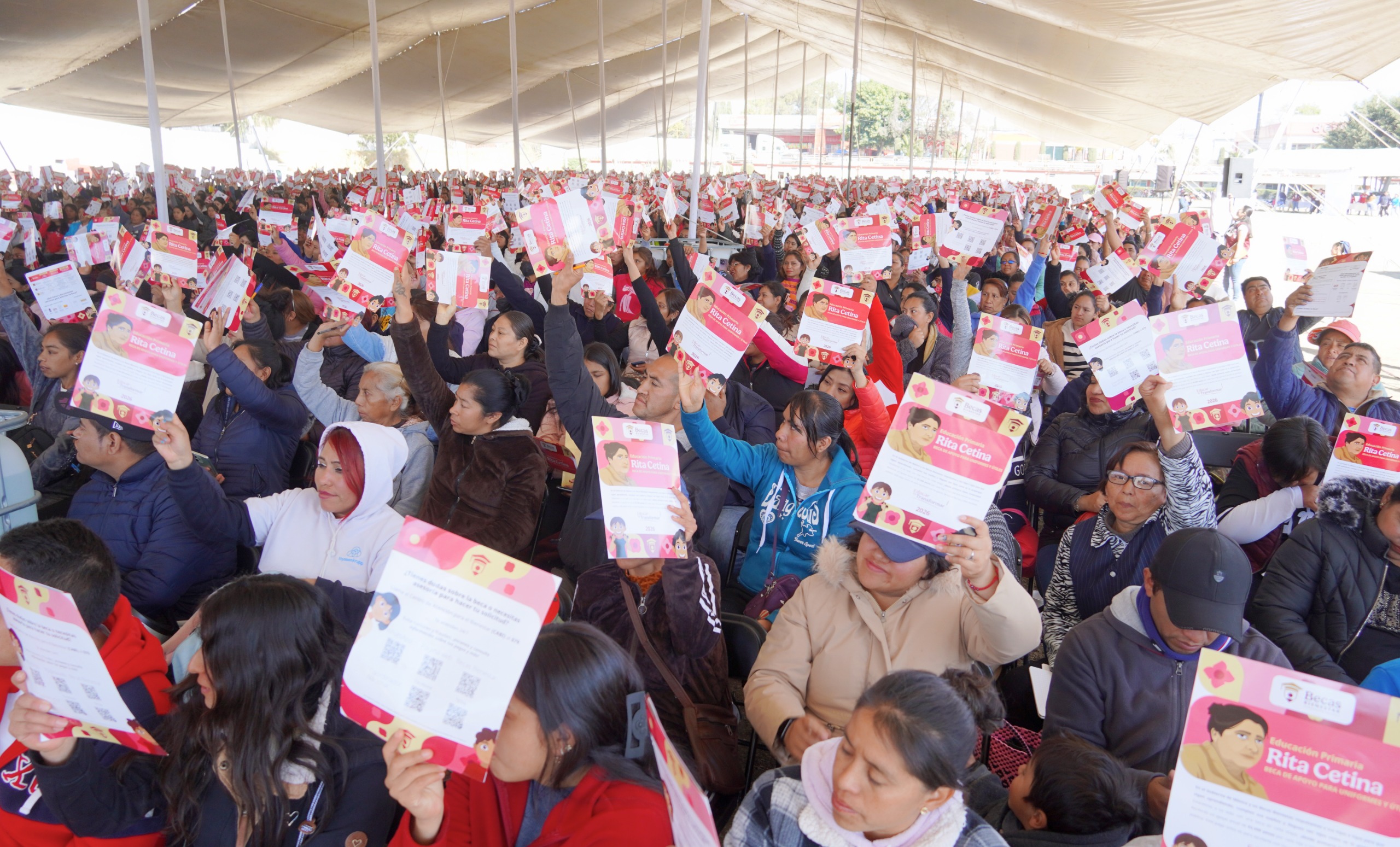 Reúne Juan Manuel Alonso a 5 mil familias en Texmelucan para el registro de la Beca \"Rita Cetina\"